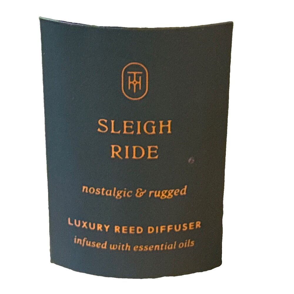Threshold Sleigh Ride Reed Green Luxury Reed Diffuser with Essential Oils 6oz - Picture 3 of 7